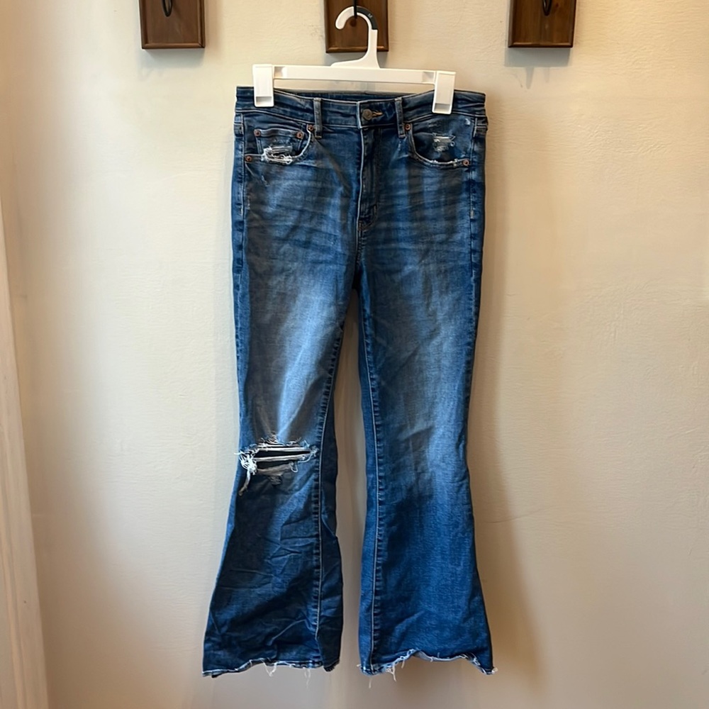 American Eagle Super Stretch Distressed Flare Jeans Petite size 6
